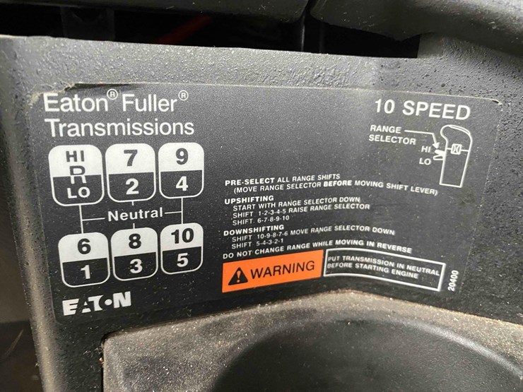 2007-freightliner-day-cab-semi-tractor-image-54