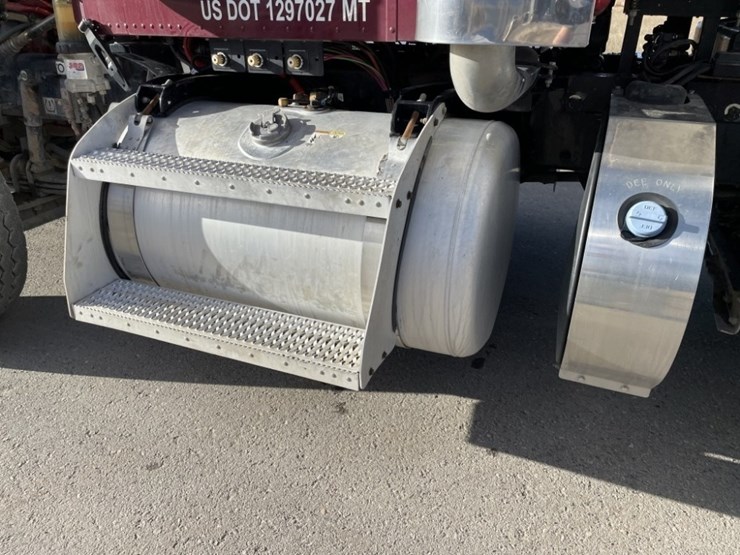 2020-peterbilt-389-image-24