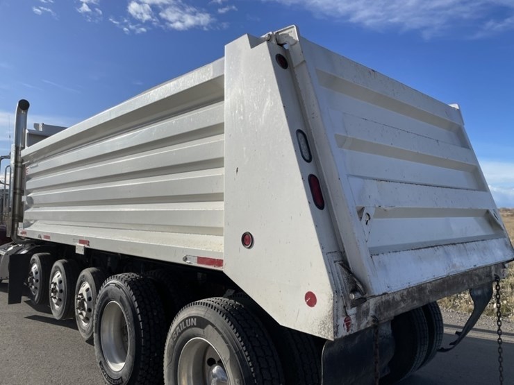 2020-peterbilt-389-image-18