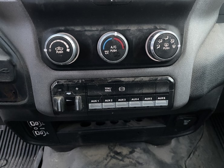 2022-dodge-3500-image-19