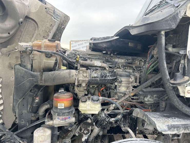 2015-freightliner-cascadia-125-image-9