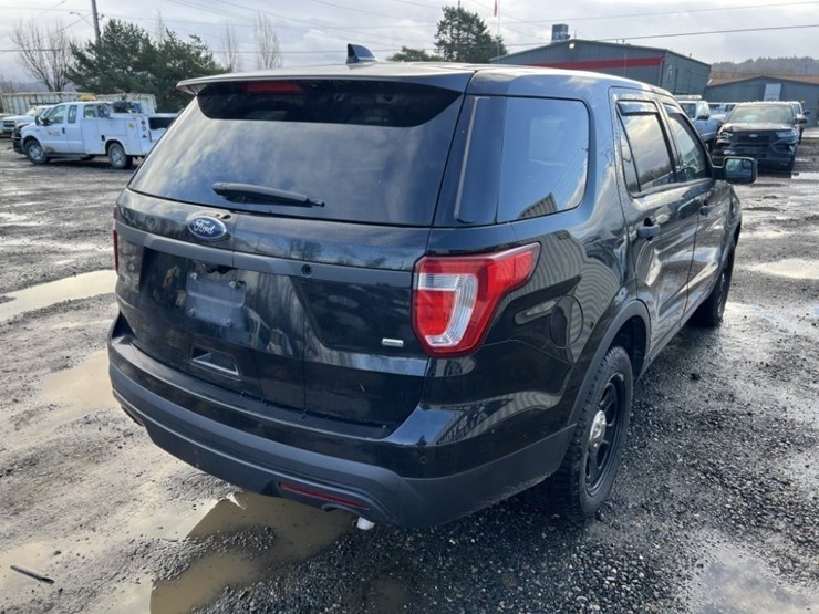 2016-ford-explorer-image-4