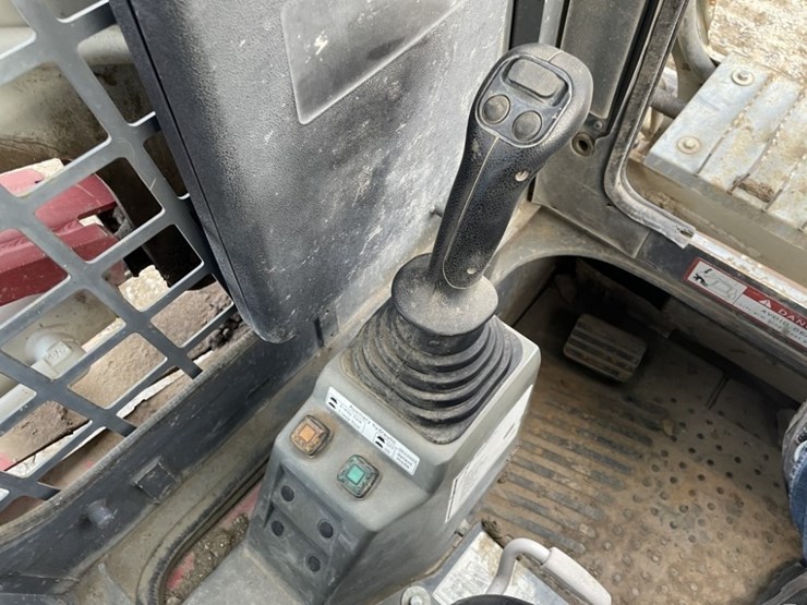 takeuchi-tl240-image-21