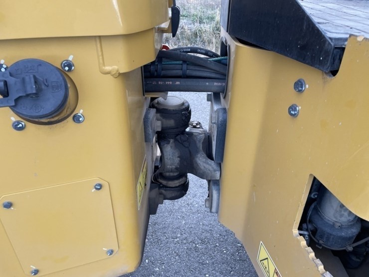 caterpillar-cb4.0-image-9