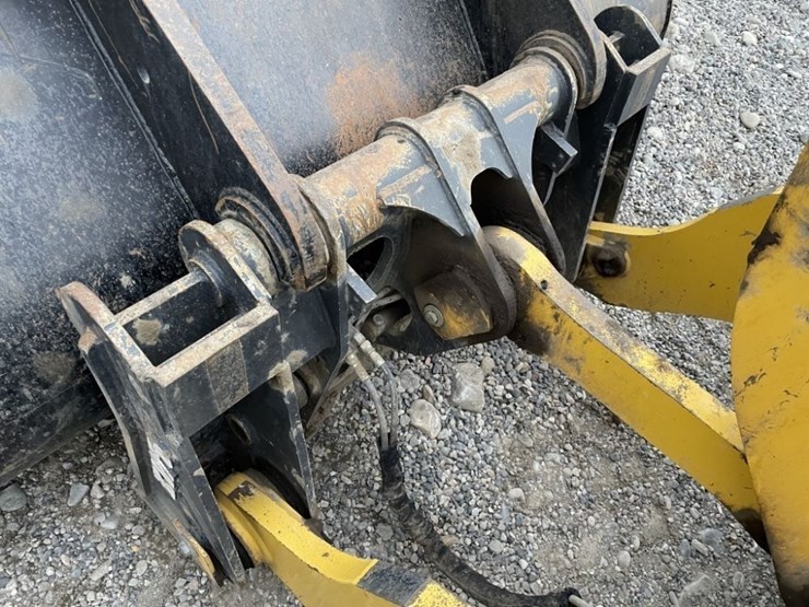 komatsu-wa320-8-image-16