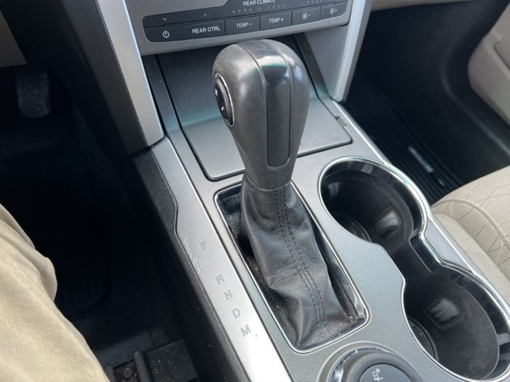 2014-ford-explorer-image-31