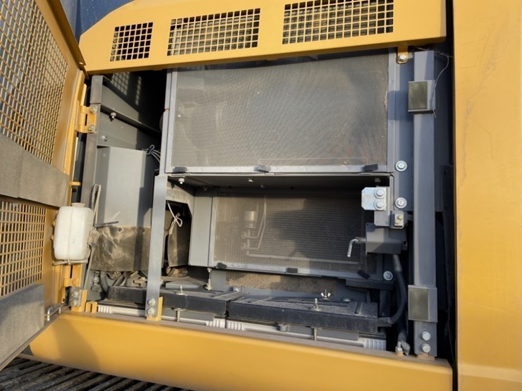 deere-345g-lc-image-30