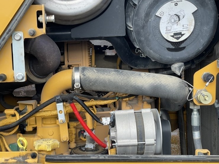 2022-deere-750l-image-30