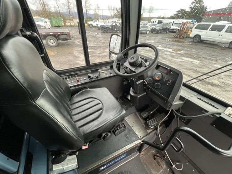 2009-new-flyer-40'-transit-bus-image-26