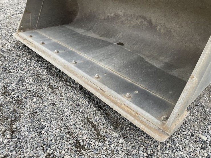 komatsu-wa320-8-image-12