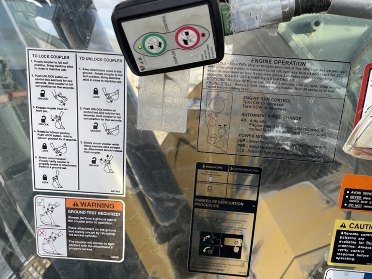 deere-245g-lc-image-44