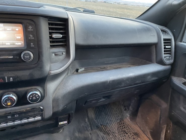 2022-dodge-3500-image-23