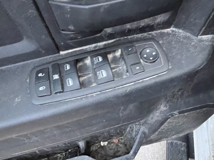 2022-dodge-3500-image-29