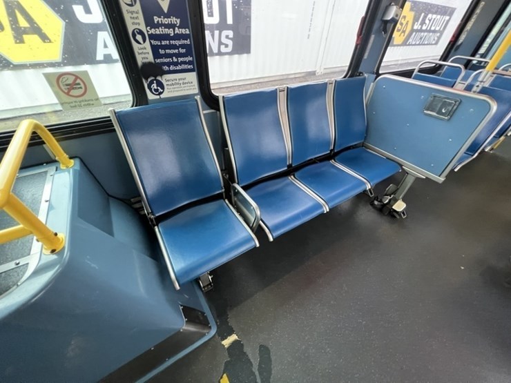 2008-new-flyer-40'-transit-bus-image-22