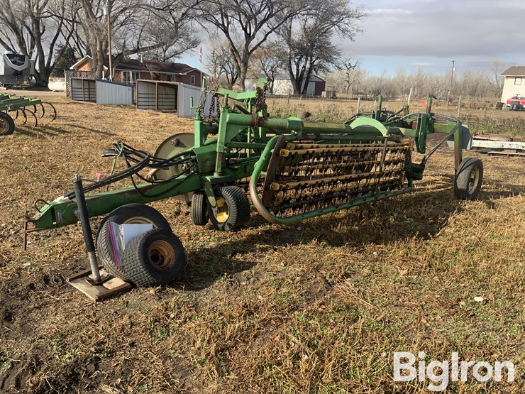 john-deere-700-image-1