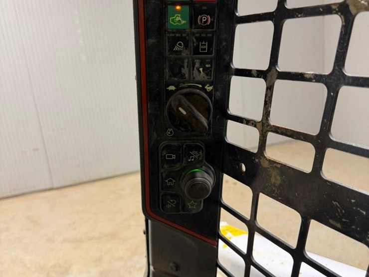 2022-bobcat-t62-image-24