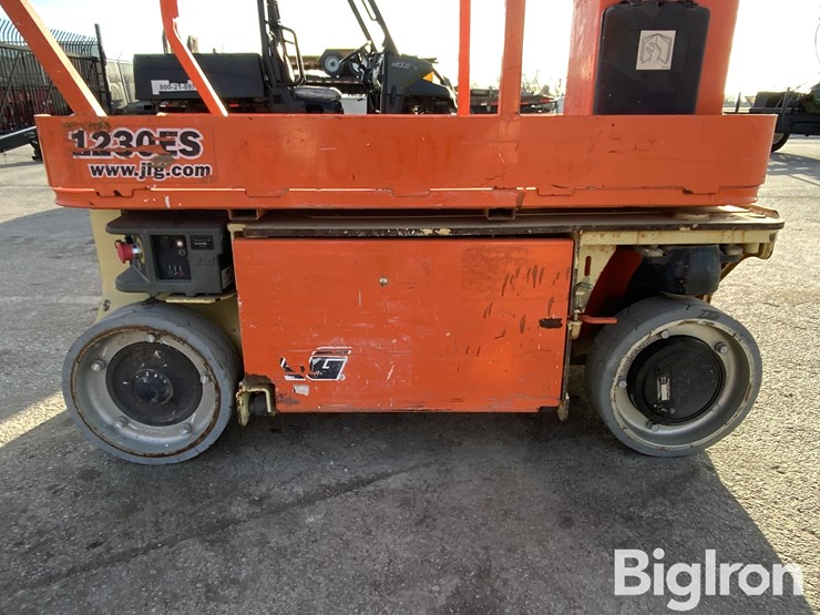 jlg-1230es-image-14