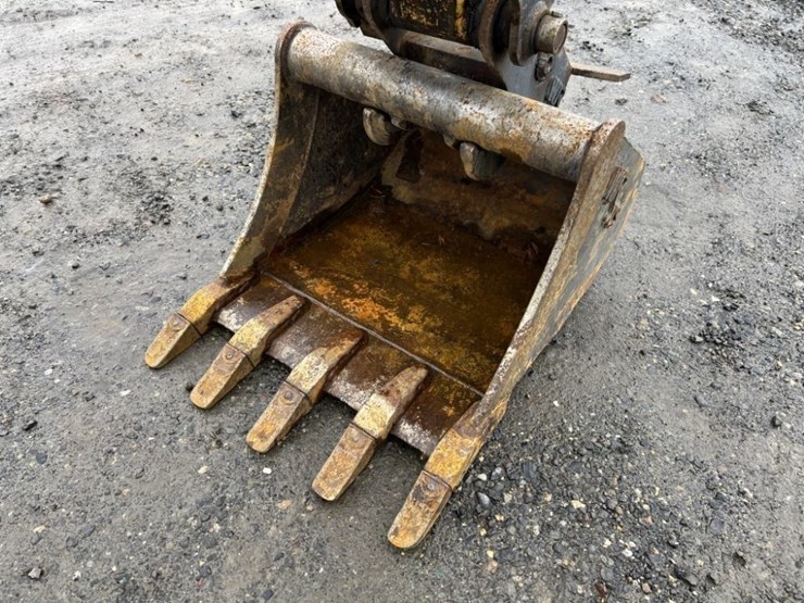 komatsu-pc35mr-2-image-10