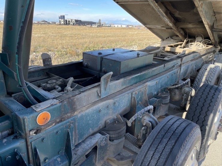 1998-peterbilt-379-image-38