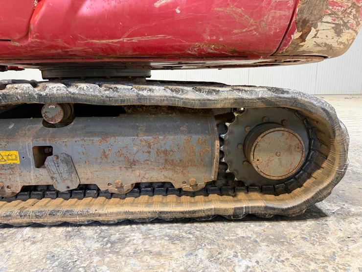 2017-takeuchi-tb240-image-17