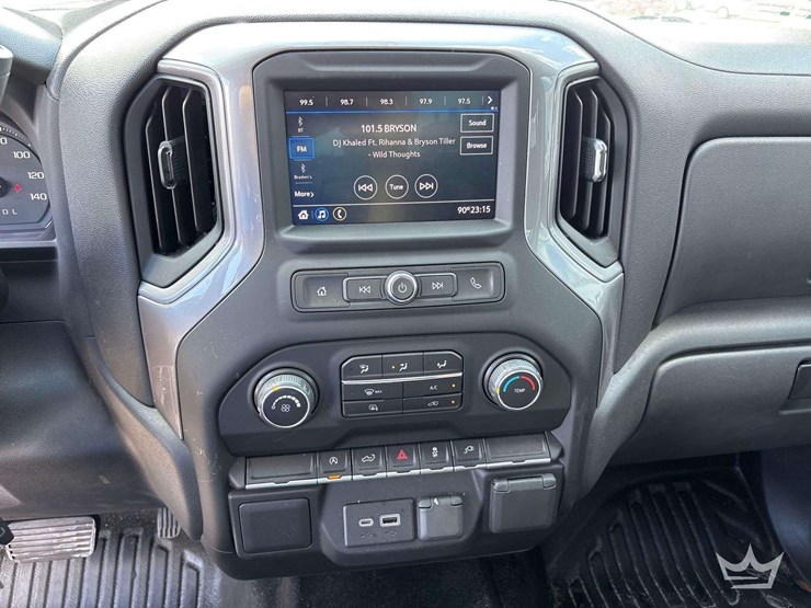 2022-chevrolet-1500-image-21