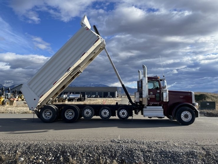 2020-peterbilt-389-image-32