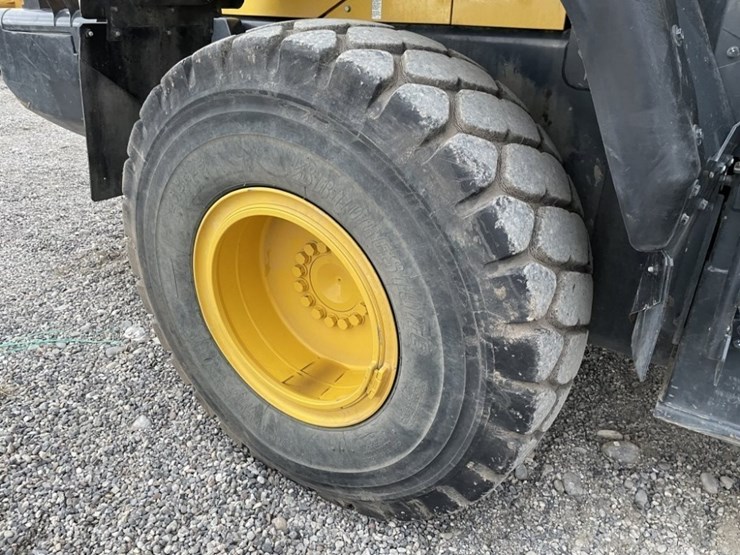 komatsu-wa320-8-image-22