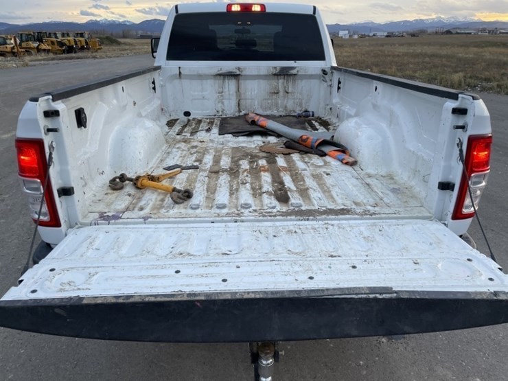 2022-dodge-3500-image-13