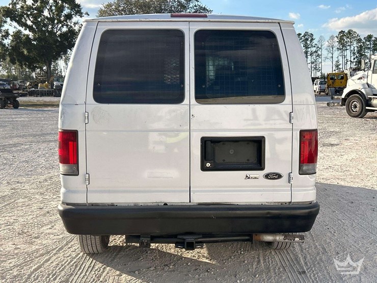 2012-ford-cargo-image-33