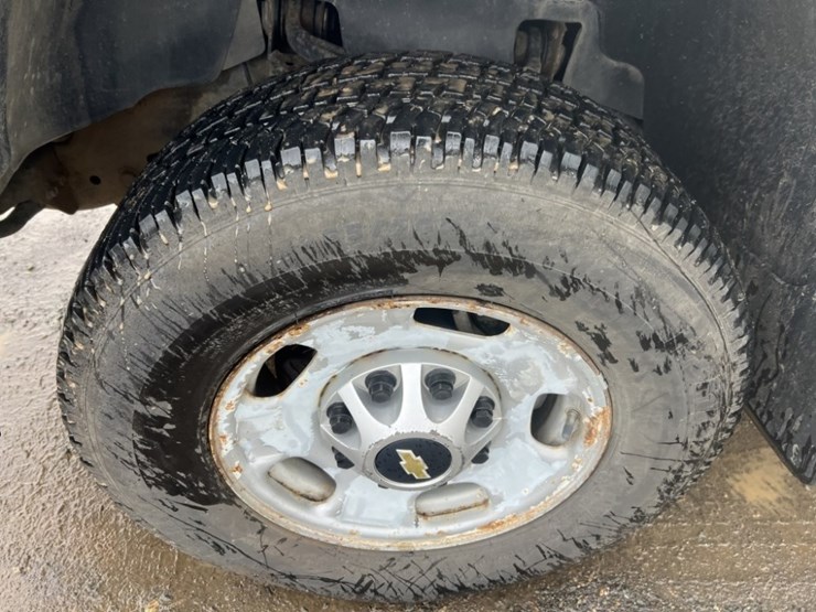 2011-chevrolet-silverado-2500-image-15