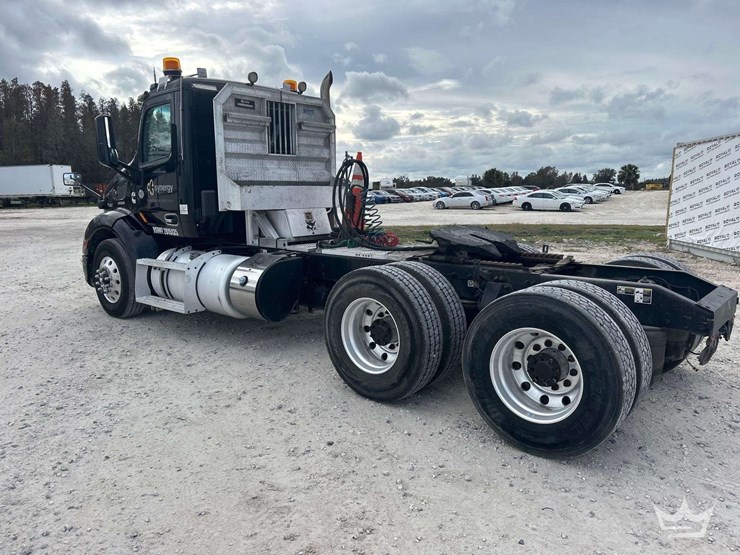 2015-peterbilt-579-image-4