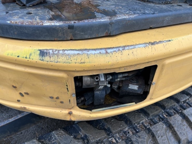 komatsu-pc35mr-2-image-17