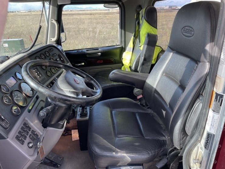 2020-peterbilt-389-image-38