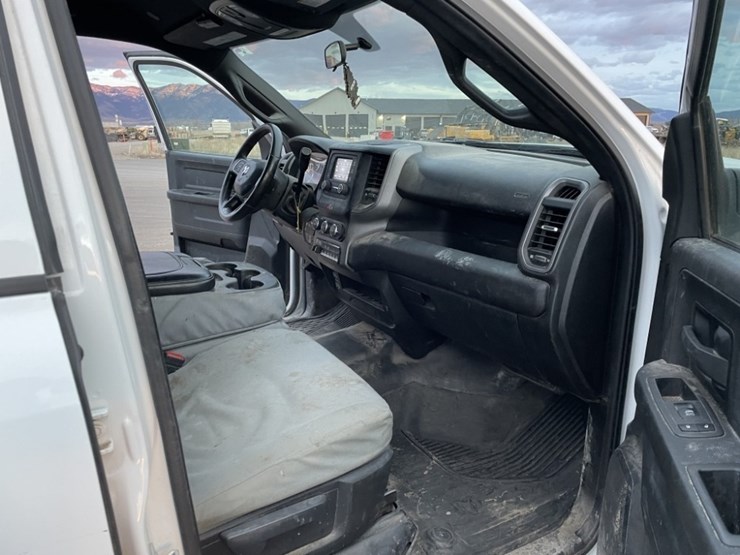 2022-dodge-3500-image-17