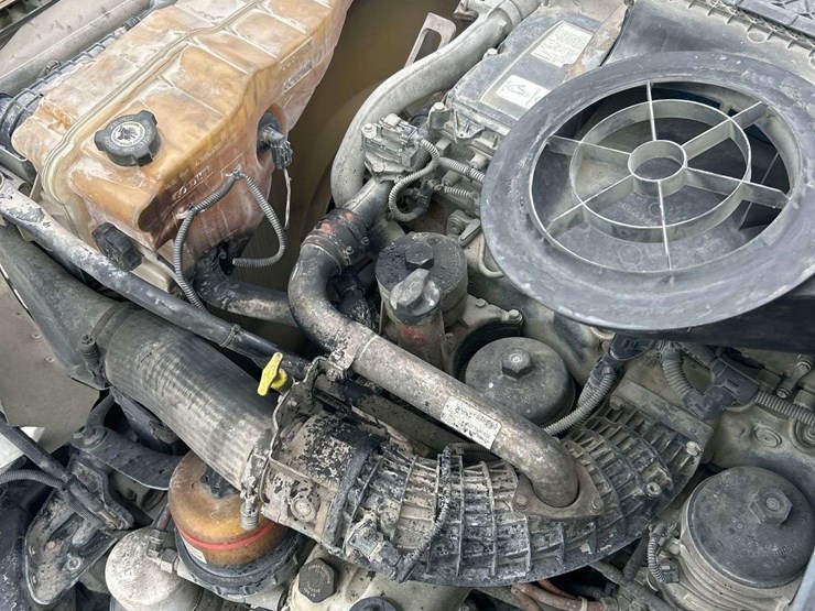 2015-freightliner-cascadia-125-image-10