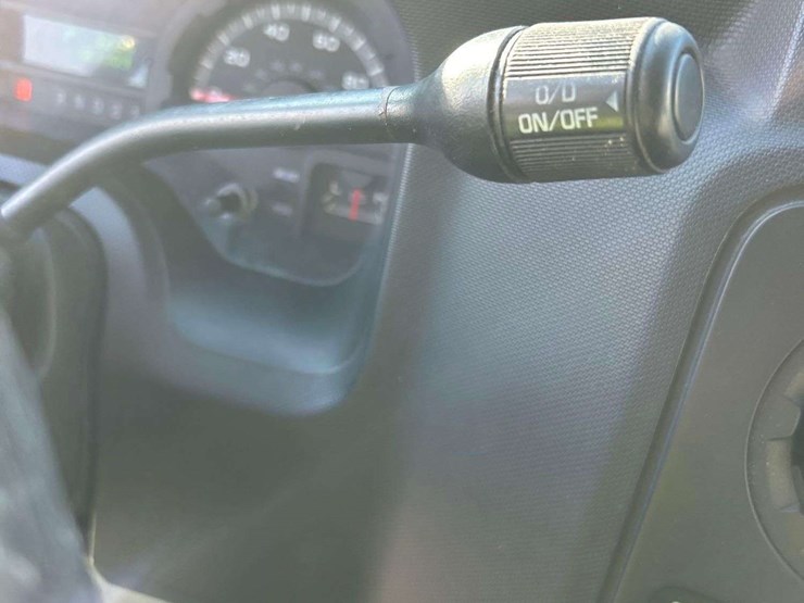 2012-ford-cargo-image-15