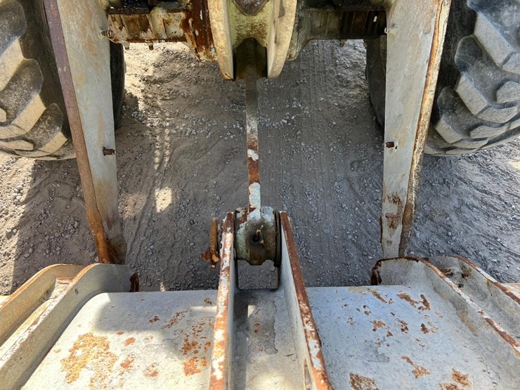 john-deere-444h-image-10