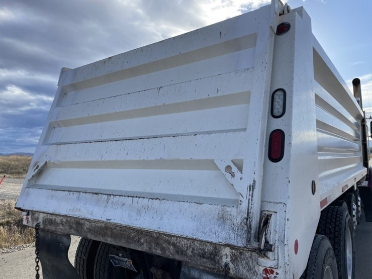 2020-peterbilt-389-image-17