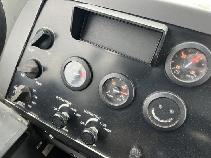 2009-new-flyer-40'-transit-bus-image-30