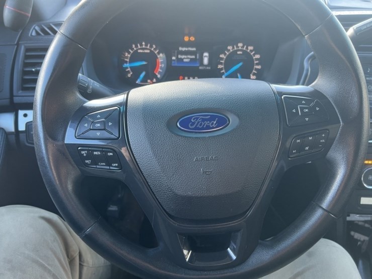 2016-ford-explorer-image-31