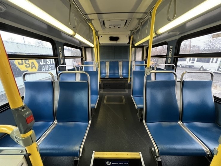 2008-new-flyer-40'-transit-bus-image-27