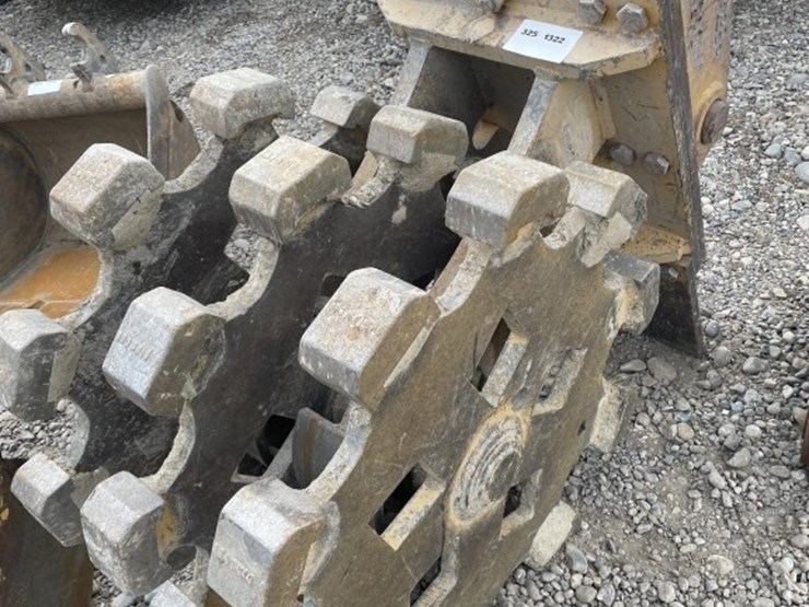 john-deere-245-image-1