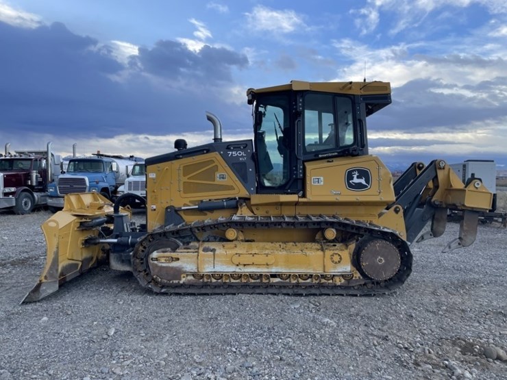 2022-deere-750l-image-2