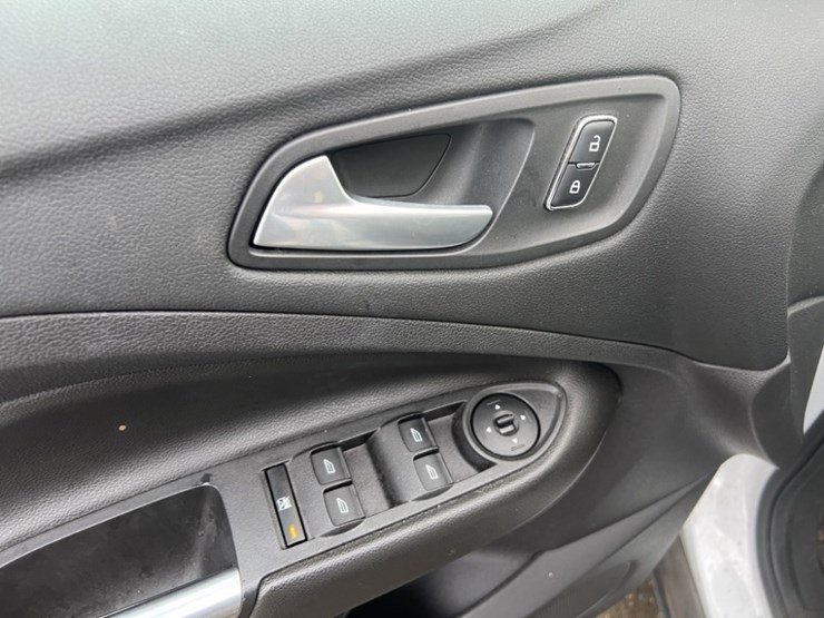 2013-ford-escape-image-25