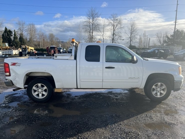 2011-gmc-sierra-1500-image-3