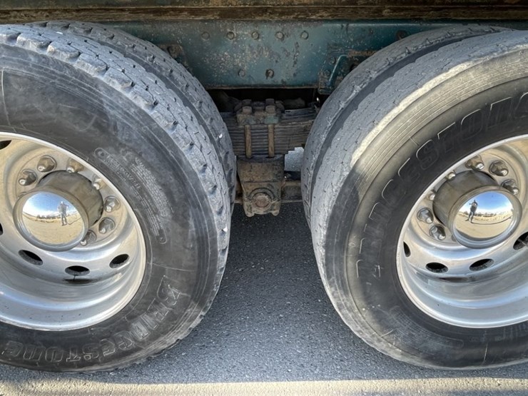 1998-peterbilt-379-image-16