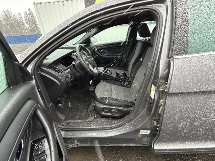 2014-ford-taurus-sedan-image-12