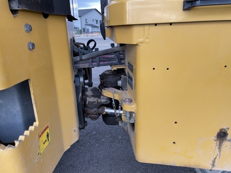 caterpillar-cb24b-image-12