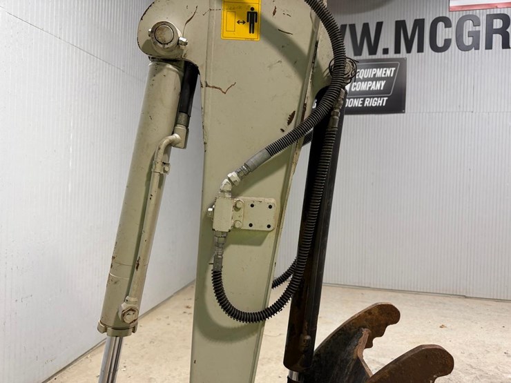 2017-takeuchi-tb240-image-10