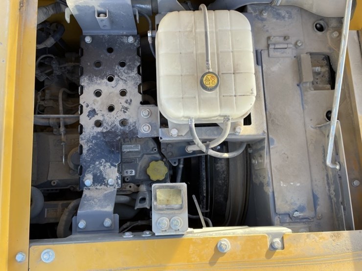 deere-245g-lc-image-35